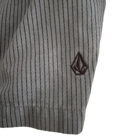 Volcom Shorts Men's Frickin Stripe Chino Shorts Size 33 Striped Beach Golf - Picture 3 of 6